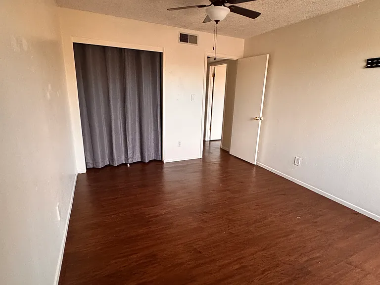 5925 W Townley Ave — Photo 8