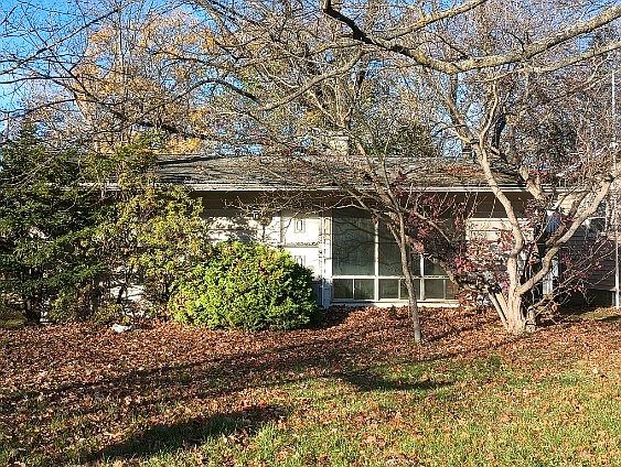 1st image of 236 Greenwood Dr