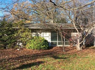 236 Greenwood Dr, Hermitage, PA 16148