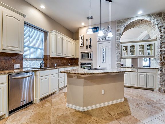 4th image of 3465 Fountainbleau Ln