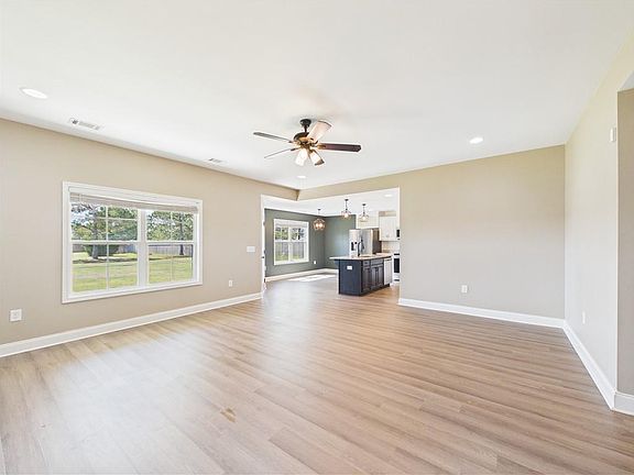 3rd image of 48 Owens Rd