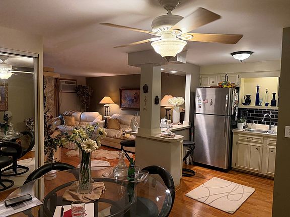 4th image of 2317 N Neva Ave APT 102A