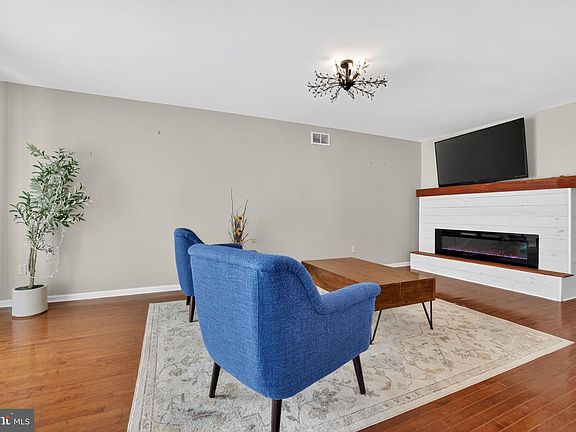 5th image of 2270 Jeannette Ln