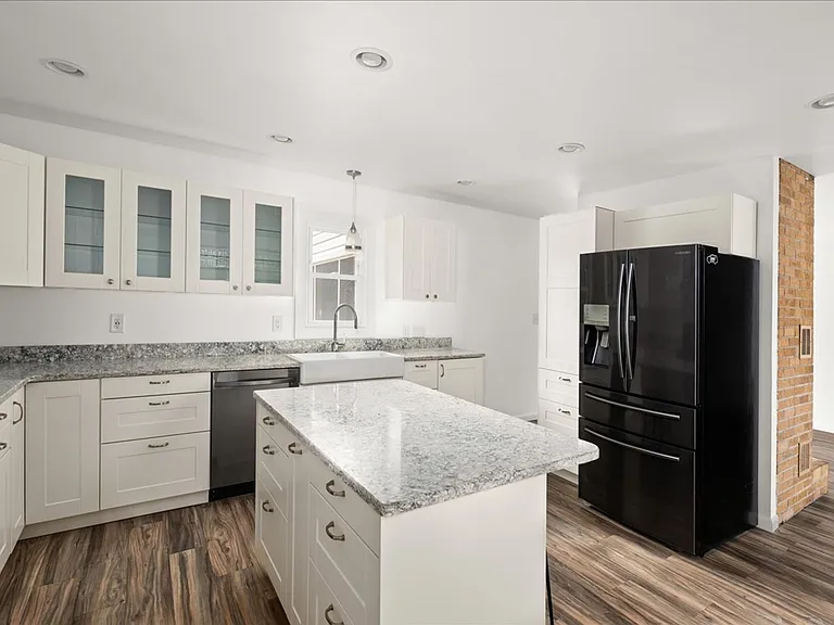 10 James Dr — Photo 8