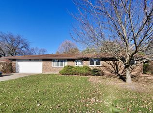 2806 Morningside Dr, Bloomington, IL 61704