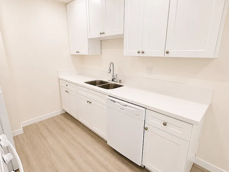 534 N Hayworth Ave #104 — Photo 8