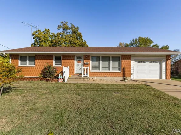 723 Moore St, Farmington, MO 63640