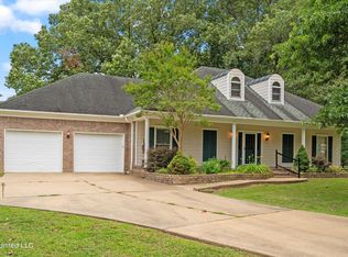 9567 Woolsey Rd, Olive Branch, MS 38654