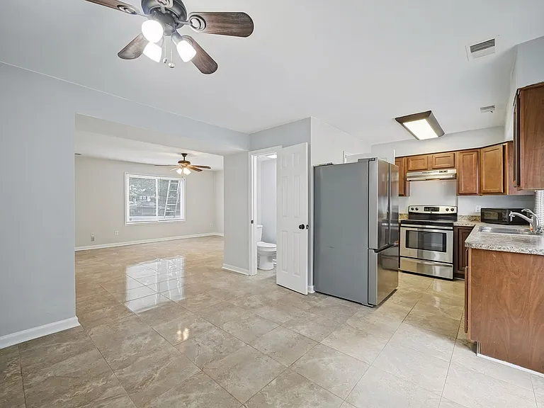 1216 Green Cedar Ln — Photo 9