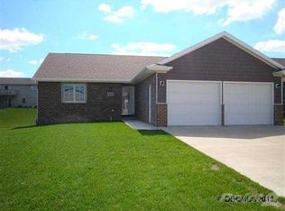 624 E Main St, Epworth, IA 52045