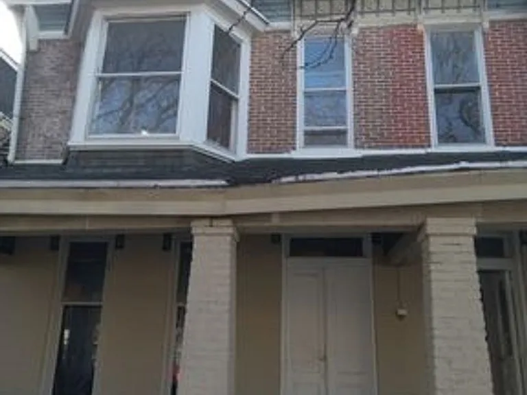 1046 W Walnut St — Photo 13