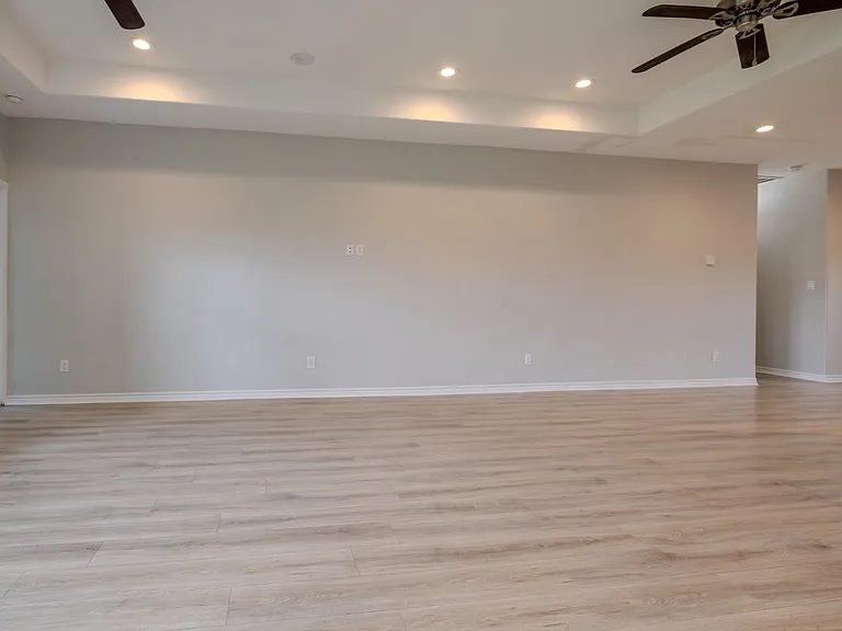 2422 Cardinal Dr — Photo 9
