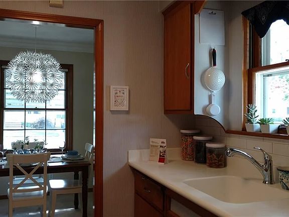 2nd image of 305 E 326th St