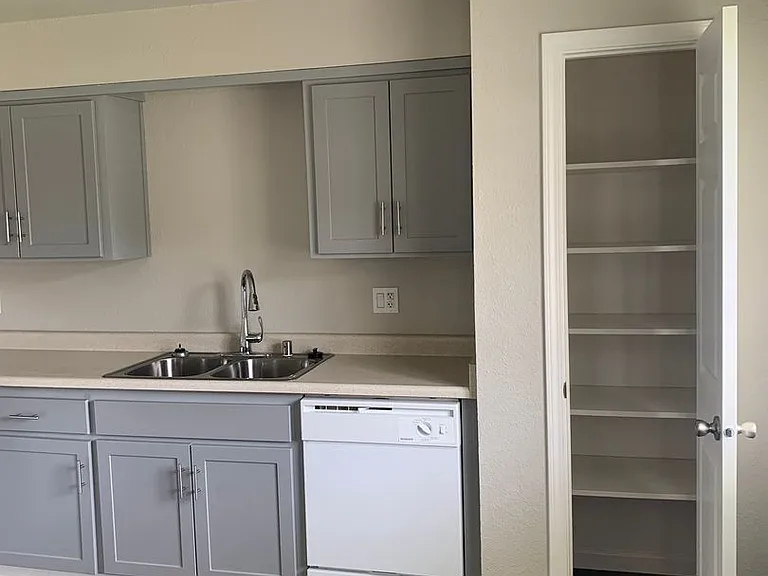 Dry Creek Apartments — Photo 1