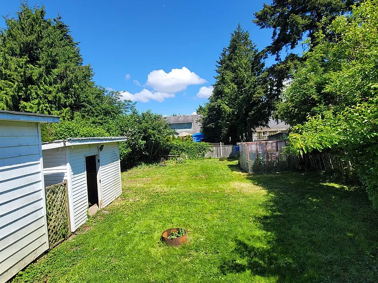 15439 Oxenham Ave — Photo 13