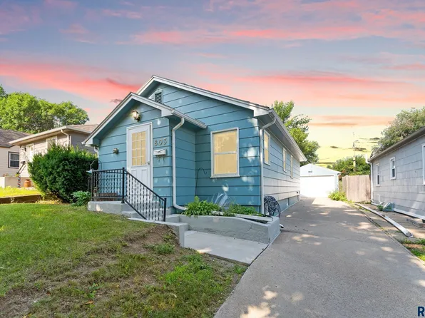 803 S Willow Ave, Sioux Falls, SD 57104