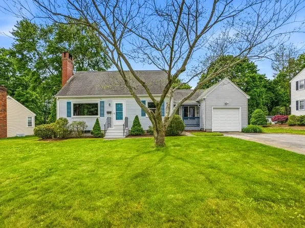 8 Castle Rd, Millis, MA 02054