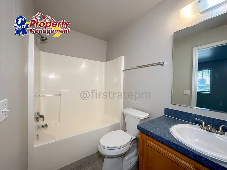 5843 W Clearview Ln #202 — Photo 15