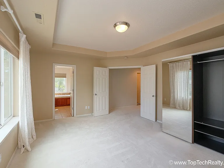 504 NE Caden Ave — Photo 12