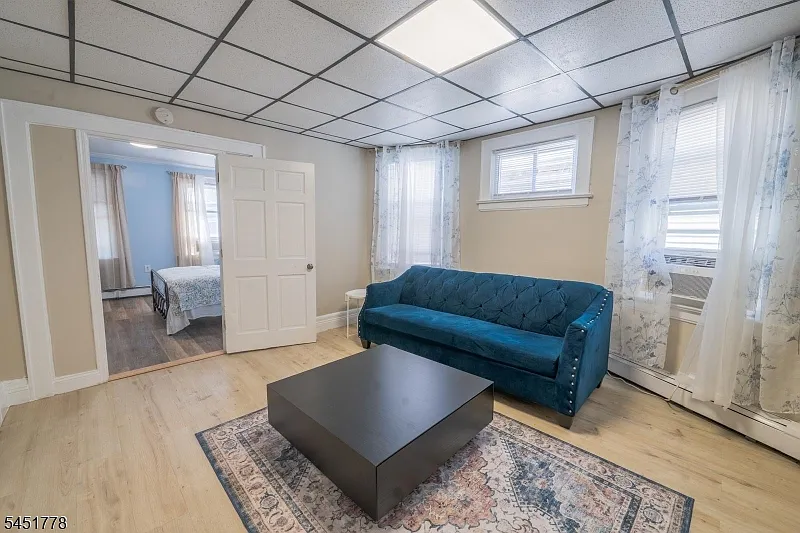 3 bed, 1.0 bath, $2,500 — Photo 3
