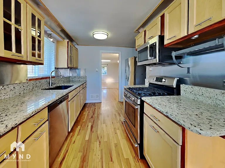 1076 S Monroe St — Photo 6