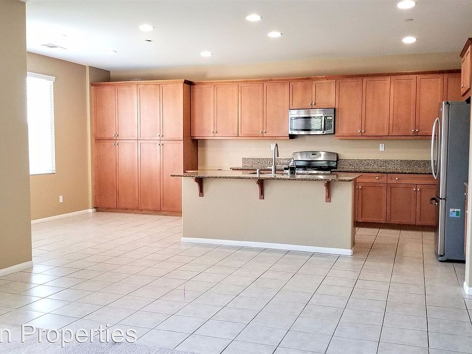 1st image of 421 Kennedy Ct