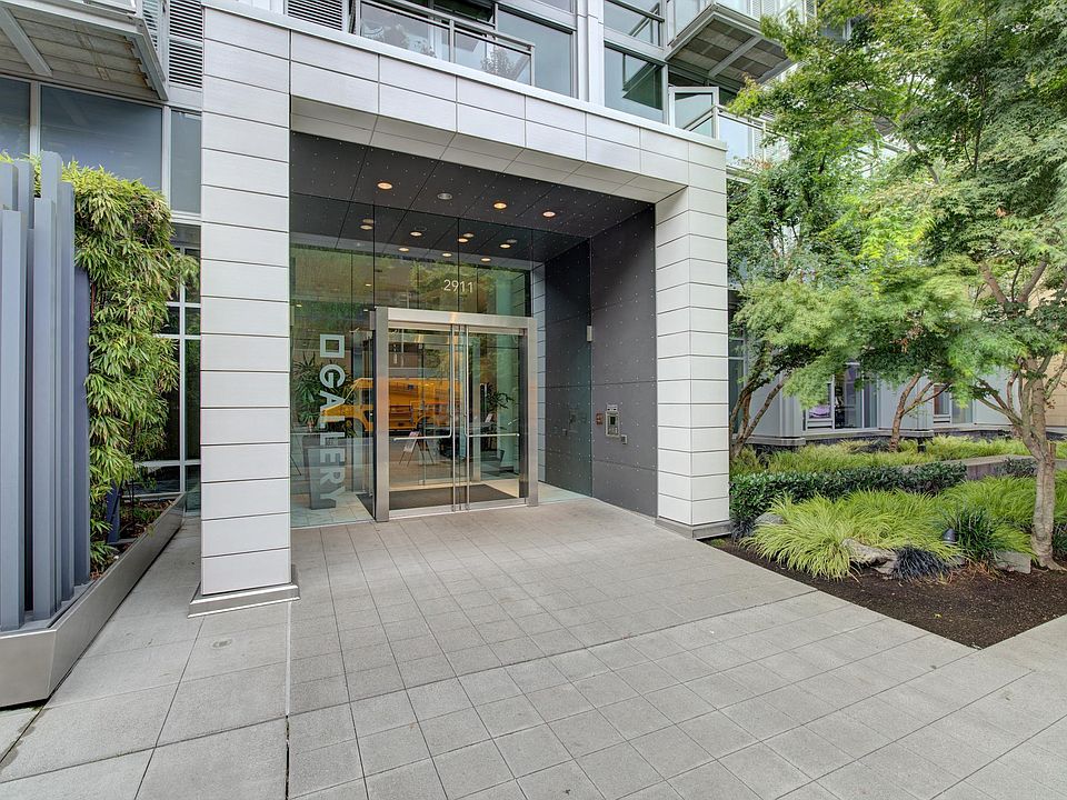 Street Entrance to Gallery.