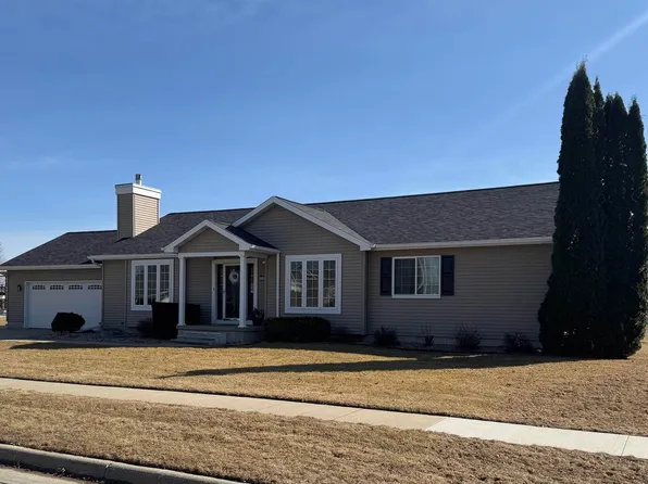 1121 Prestien Dr, Denver, IA 50622