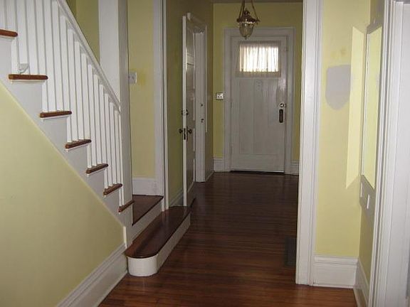 4th image of 814 Pleasant St