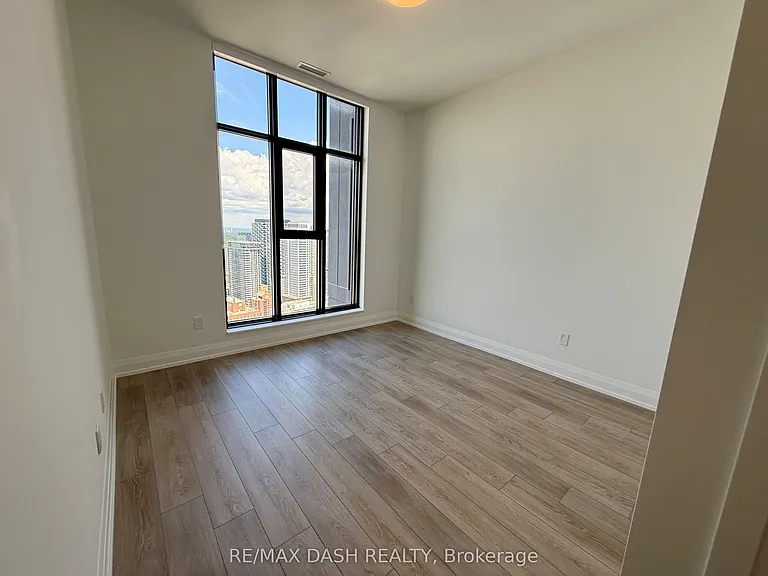 20 Soudan Ave #Penthouse 06 — Photo 8
