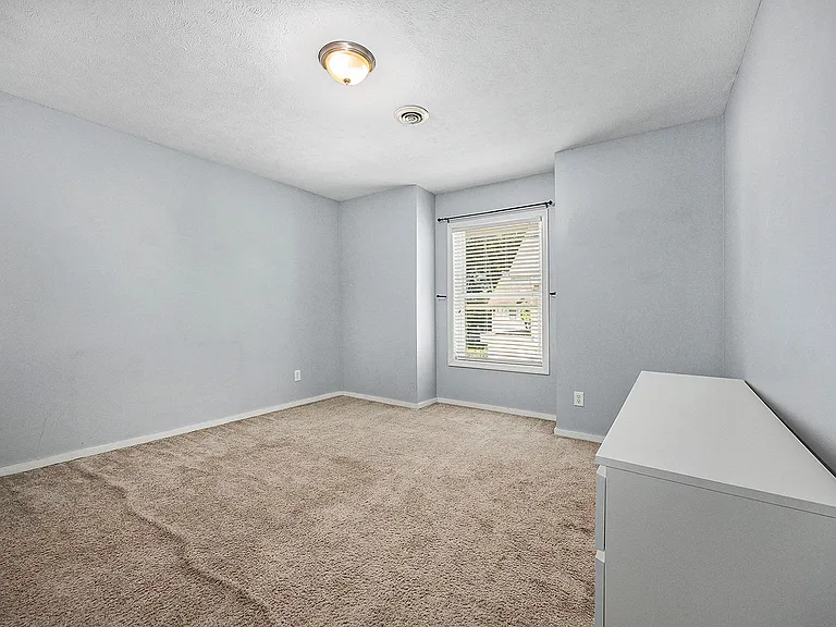 329 Ann St NE — Photo 6