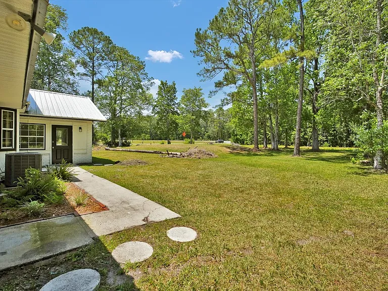 100 Redbud Woods Trl — Photo 43
