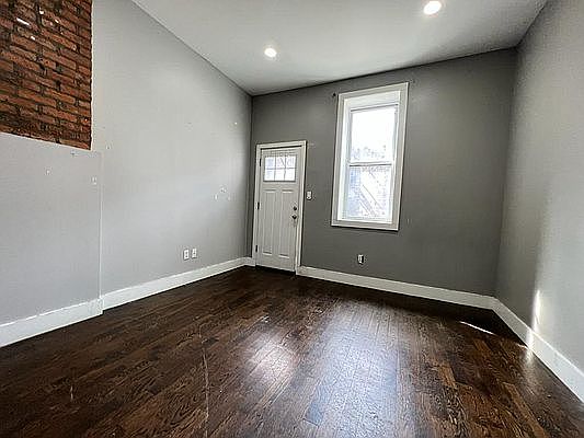 2nd image of 172 Irving Ave #1D