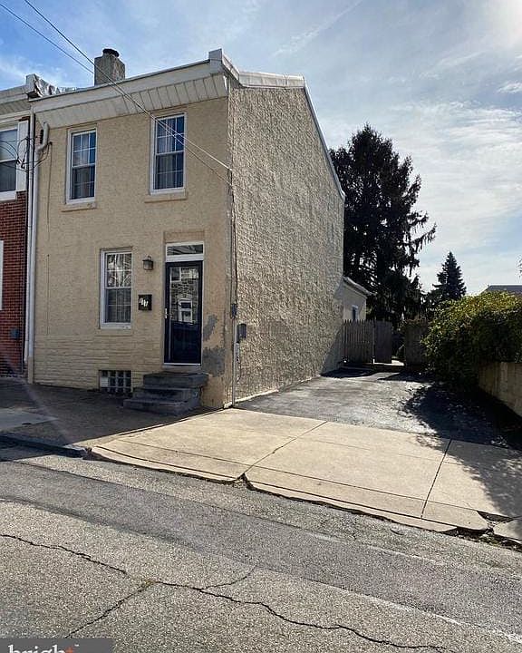 1st image of 111 Hermit St