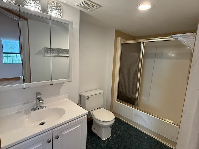 1237 N Noble St #1F — Photo 14