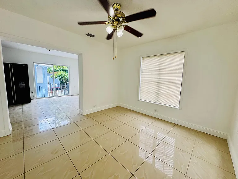 1060 NW 116th St #1 — Photo 3
