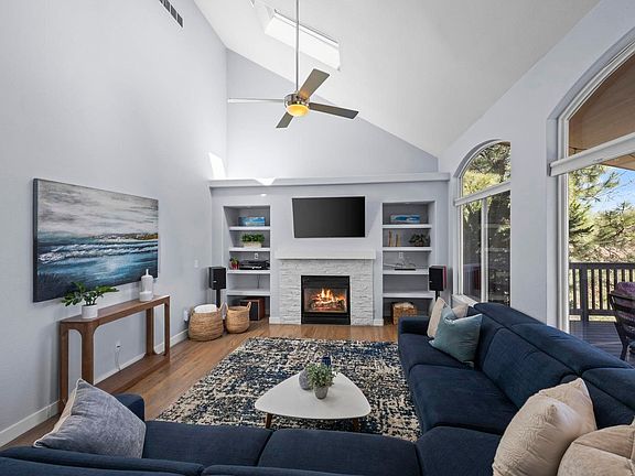5th image of 683 Eaton Cir