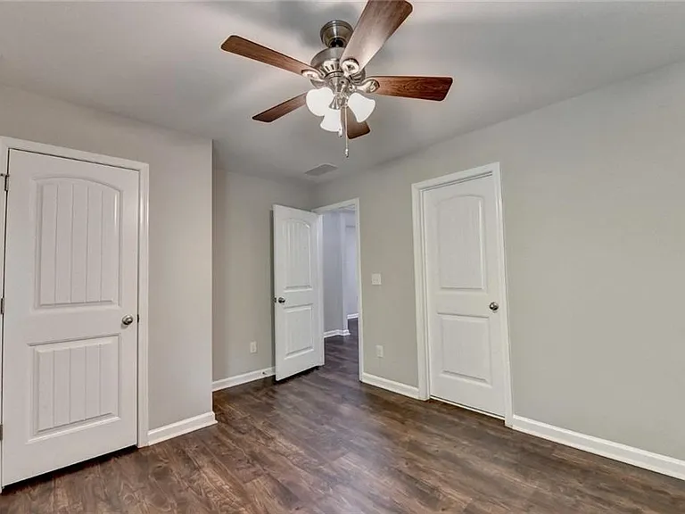 7245 Heritage Oak Ct — Photo 48