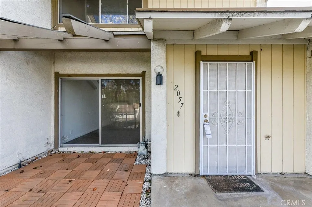 2 bed, 2.5 bath, 1295 sqft, $2,800 — Photo 2