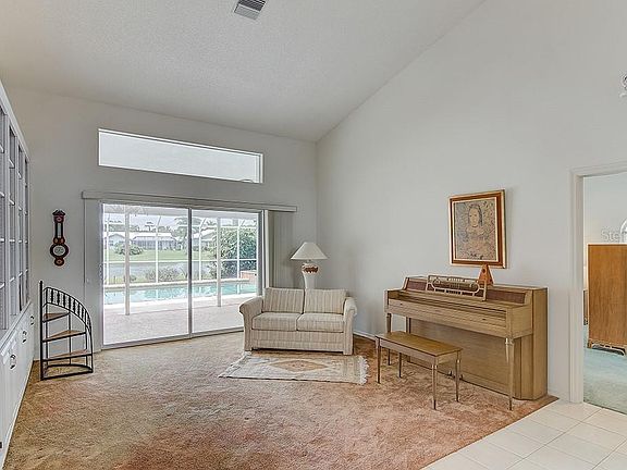 5th image of 1572 Waterford Dr