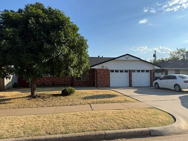 3 bed, 1361 sqft, $1,300 — Photo 1
