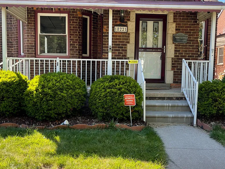 18221 Hanna St — Photo 1