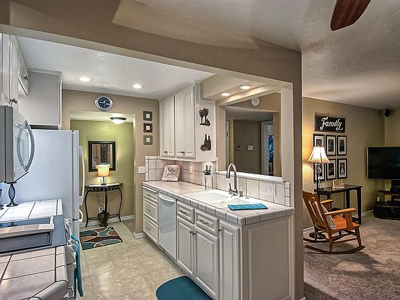 3rd image of 7066 White Oak Dr
