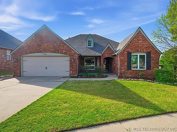 3 bed, 2000 sqft, $2,495 — Photo 2