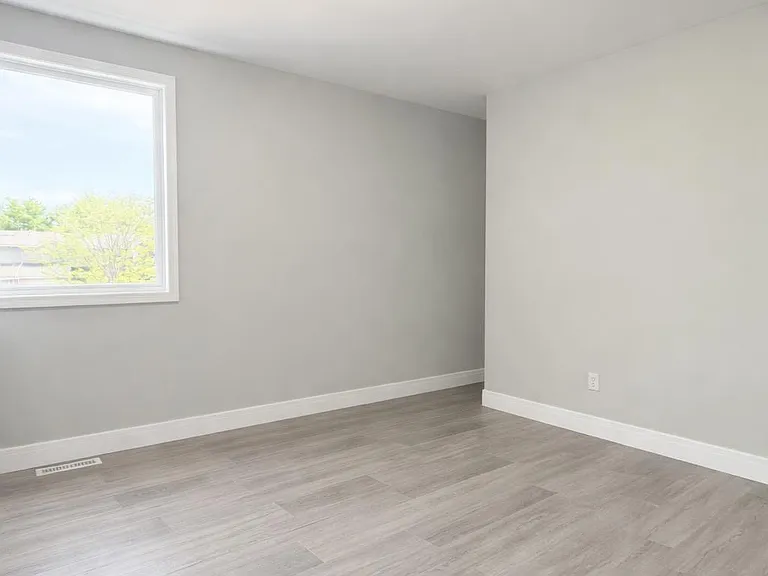 2053 Lanark Ct — Photo 12