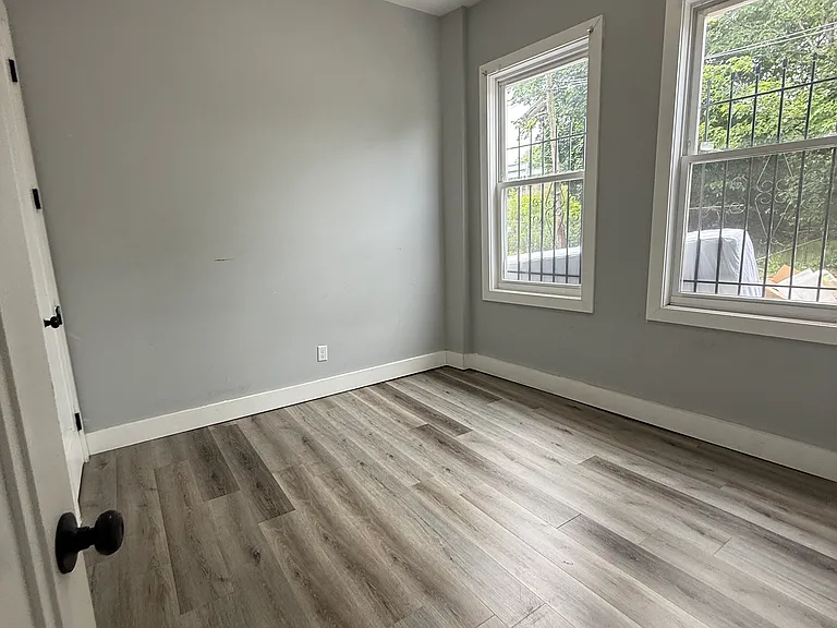 186 Hawthorne Ave #1L — Photo 4
