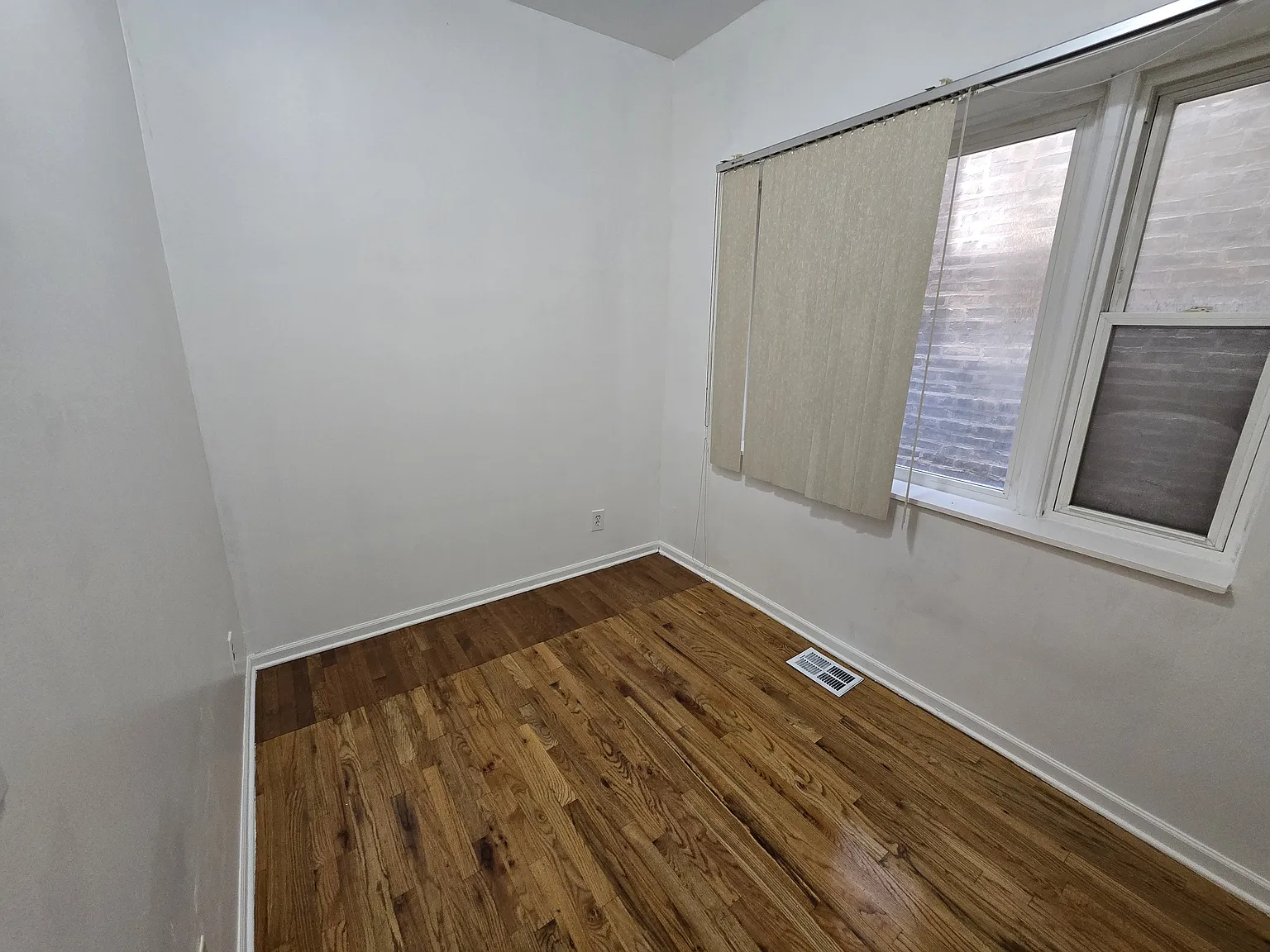 3 bed, 1200 sqft, $1,900 — Photo 4