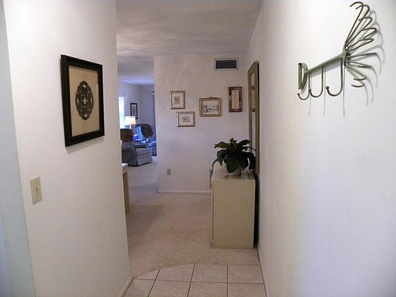 3rd image of 12 Vista Palm Ln