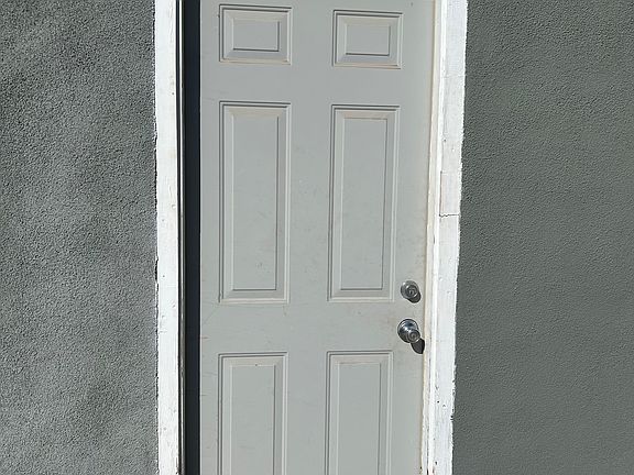 3rd image of 12961 Gladstone Ave