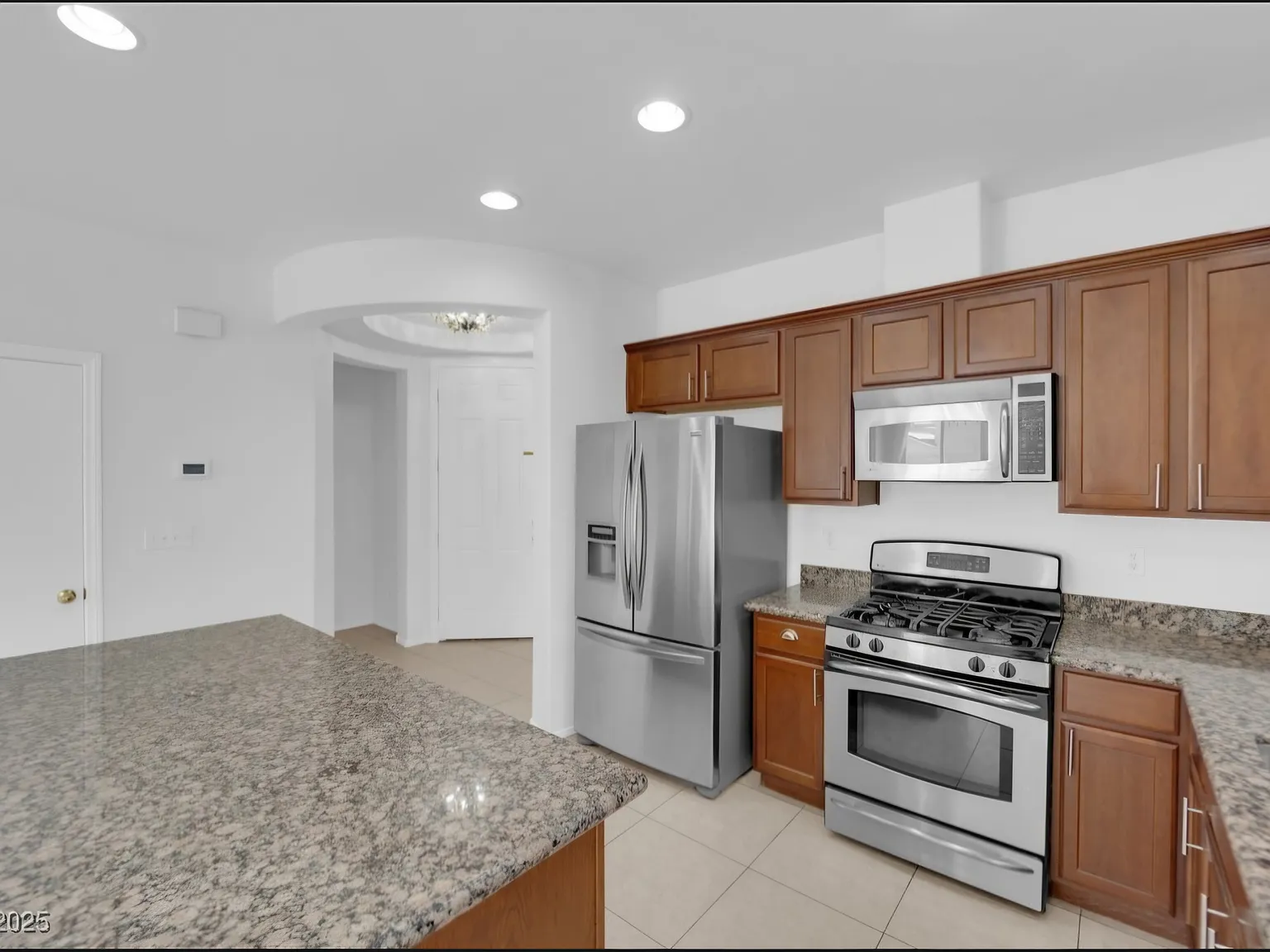 4 bed, 1928 sqft, $2,600 — Photo 3